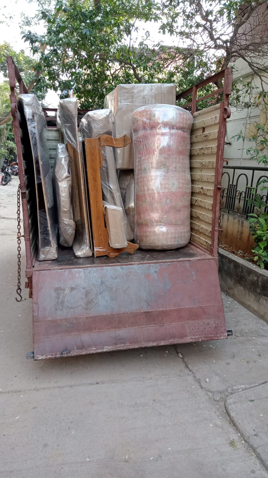 Relocation truck on route