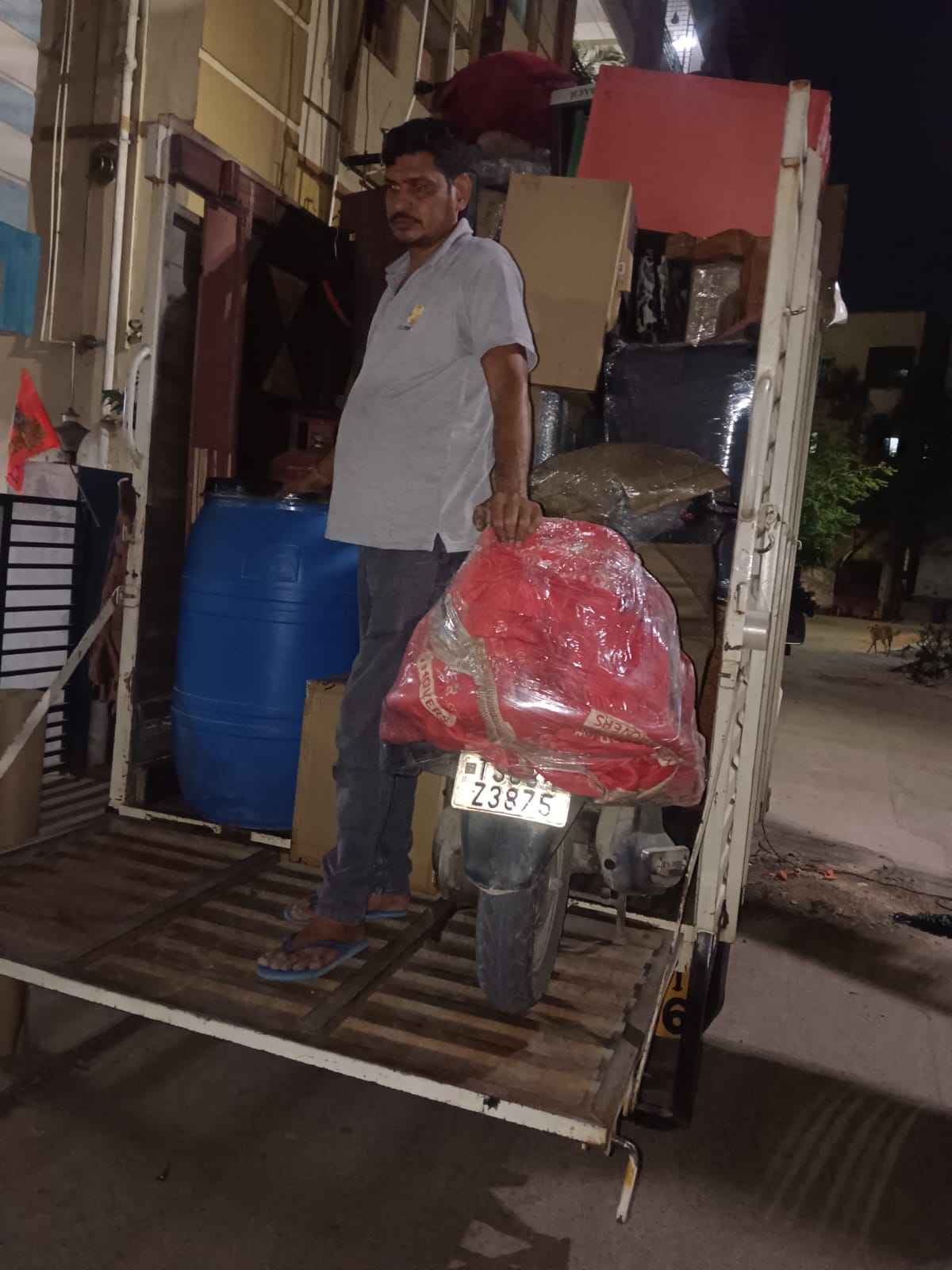 Transport vehicle for relocation services
